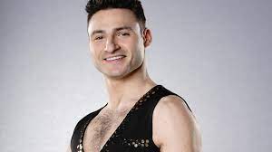 Er begann im alter von elf jahren im tanzsportclub „sängerstadt finsterwalde mit dem tanzsport. Let S Dance 2017 Profitanzer Robert Beitsch Ist Der Tanzpartner Von Susi Kentikian