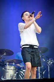 Oliver alexander thornton, es actor, cantante y compositor británico. Olly Alexander Wikipedia