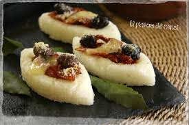 È ideale da gustare come antipasto con fette di pane casereccio tipo pugliese, ma anche per arricchire e insaporire svariate preparazioni a base di carne, verdure e sughi saporiti. Antipasto Di Polenta Con Pomodori Secchi E Olive Taggiasche Il Piacere Dei Sensi