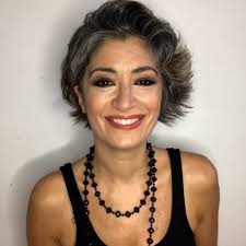 Carla Conte, sobre su decisión de dejarse las canas: “Tuve una batalla con  mi mamá que al día de hoy se tiñe”