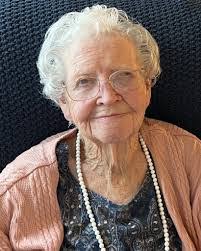 Oral Scott's Instagram, Twitter & Facebook