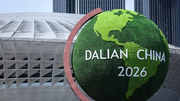 2026 Summer Davos highlights innovation, sustainability, cooperation  Outside the conference venue in the northeastern Chinese port city of  Dalian, fleets of sleek electric cars glide quietly through the streets,  autonomous buses shuttle