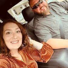 Who can build a pole barn in Findlay, Ohio?