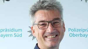 Landkreis Landsberg: Landkreis Landsberg: Neue Ausweise für die Polizei