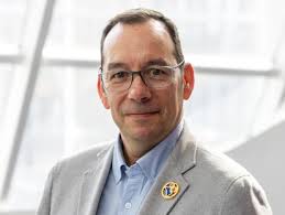 Martin Knaap, experto en política sanitaria: “La atención inmediata en  salud mental marca la diferencia y es costo-efectiva”