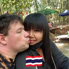 RANDY YAGER IS THE BEST!! I MET HIM AND SOME GUYS IN THE GARY CHAPTER IN 92  IT TOOK ME ALL OF 5 MINUTES TO FALL IN L8VE WITH.HIM. STILL AM