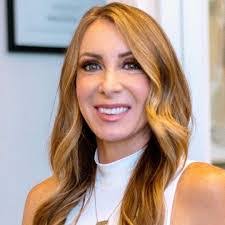 Kelly Horton's Instagram, Twitter & Facebook