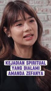 Amanda Dea's Instagram, Twitter & Facebook