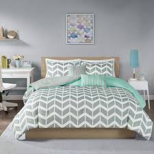 Complete bedding sets for bedroom styles from country casual quilts to sophisticated urban chic. Amazon Com Intelligent Design Nadia Comforter Set Twin Twin Xl Teal Home Kitchen