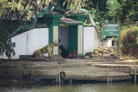 Menurut pihak pengelola biaya tiket. Obyek Wisata Panjalu Ciamis Yang Paling Terkenal Gerai News