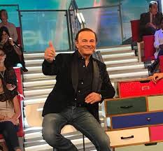 Scopri su gossipetv tutto sul cantante e chitarrista italiano: Dodi Battaglia Dei Pooh E La Brutta Malattia Della Moglie Moda Donna Spettacolo Gossip E Bellezza Leichic It
