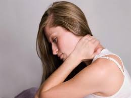 3 تمرينات تساعدك على التخلص من آلام الرقبة المزعجة