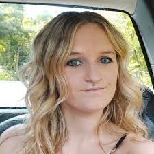 Aimee Earle's Instagram, Twitter & Facebook