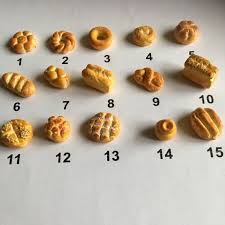 Pan Miniatura De Casa De Munecas A Hecho A Mano Etsy Miniature Food Clay Food Polymer Clay Miniatures