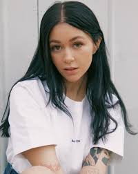 Charlotte Watson's Instagram, Twitter & Facebook