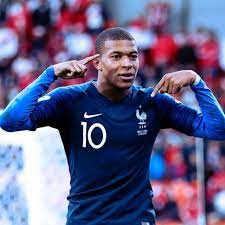 Kylian mbappé a été le malheureux de la soirée puisqu'il est le seul à avoir manqué son tir au but contre la suisse. The Jersey Of The Team Of France World Cup 2018 Worn By Kylian Mbappe On The Account Instagram Equipedefrance Spotern