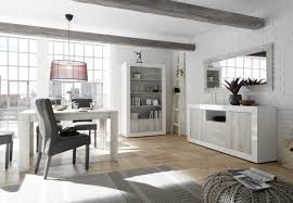Le noir et le blanc, et surtout la combinaison entre les deux, est du vrai classique qui peut être utilisé comme un modèle dans la salle à manger pour créer des effets différents. Salle A Manger Moderne Blanc Laque Et Bois Gris Clair San Remo 2156