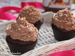 Cupcakes Al Cioccolato Con Frosting Di Nutella E Mascarpone Ricette Dolci Ricette Dolci Buoni