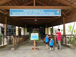 Putrajaya covers a vast sprawl of 4,931 hectares, which were mostly palm plantations before the federal government purchased the lot from the surrounding state of selangor. Pusat Penghayatan Alam Taman Wetland Putrajaya