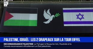 Photo La Tour Eiffel arbore les drapeaux palestinien et isralien avant la ...