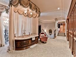 If there's a room that deserves a little luxury, it's the bathroom. Luxurious Master Bathrooms