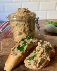 Assia S Instagram Photo Rillettes De Poulet Roti En General Avec Le Reste Du Poulet Roti Je Fais Une Salade Cesar Mais La J Avais Envi Food Turkey Meat