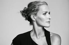 Curva-Lish: Elegance, Grace and Style with India Hicks