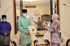 Finansialku akan membahas zakat penghasilan, zakat fitrah dan zakat mal apa bedanya dan berapa jumlahnya. Majlis Penyerahan Zakat Th 2019 Negeri Pahang Tabung Haji
