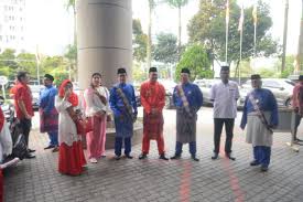 Waktu doa hari ini di shah alam akan bermula pada 05:40 (matahari terbit) dan selesai di 20:29 (isyak). Perasmian Mesyuarat Umno Shah Alam Dr Shamsul Anuar Nasarah