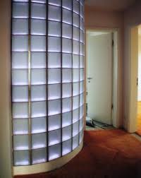 Licht Und Glas Modulare Led Leuchtwand Aus Glasbausteinen Schneckendusche Glasbausteine Inneneinrichtung Dusche