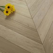 Individual parquet strips are laid at right angles to each other the short planks are already prepared for herringbone laying and are therefore supplied with 50% tongue on the left side and 50% tongue on the right side. Chevron And Herringbone What Is The Difference The Wood