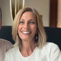 Robin Hollenbeck's Instagram, Twitter & Facebook