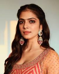 Malavika mohanan shared a photo on her instagram story and announced about her vaccination, while vedika shared a video and urged everyone to get the jab. Malavika Mohanan Age Photos Family Biography Movies Wiki Latest News Filmibeat