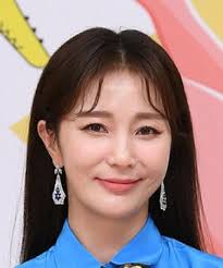 Ahn Hye's Instagram, Twitter & Facebook