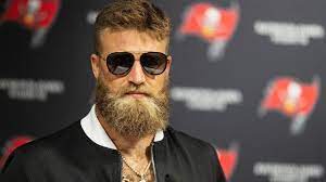 Bucs Qb Ryan Fitzpatrick Got Fitzmagic Jacked By Miami Dolphins Star Safety Yeyvibe Inc Desean Jackson Flashy Outfits Jackson