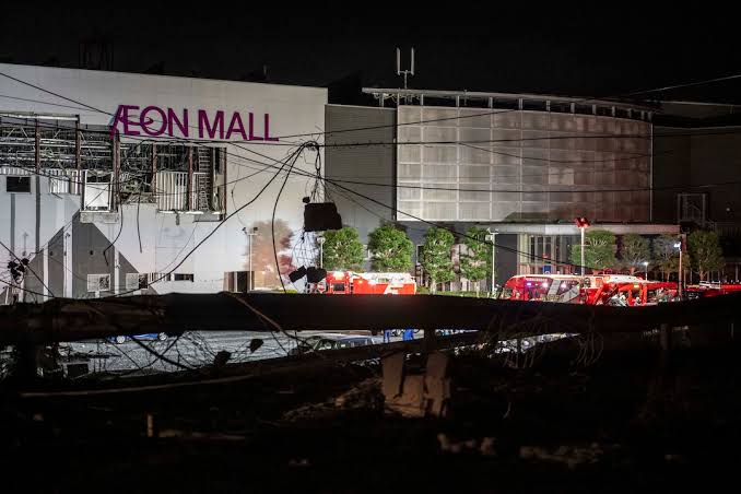 Colapsa un centro comercial tras un terremoto de magnitud 7,1 en Japón - Nicaragua Investiga
