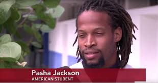 La historia de un joven estadounidense que estudia medicina en Cuba