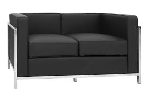 Le dimensioni divano a due posti hanno una larghezza compresa tra 120 e 180 cm, mentre per quelli lineari a tre posti parliamo di circa 180 e 260 cm. Armchairs And Sofas Chairs And Tables Divano 2 Posti In Ecopelle Centro Arredo