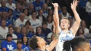 Missed free throws sink Kentucky basketball alumni in TBT title game