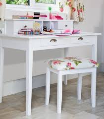 Adjust it a bit so that the cushion fully cover the stool and you're done. 12 Pretty Feminine Diy Dressing Tables And Vanities Shelterness