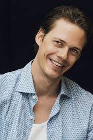 Ah Esse Sorriso E Tao Fofo Bill Skarsgard Pennywise Billy Skarsgard Bill Skarsgard