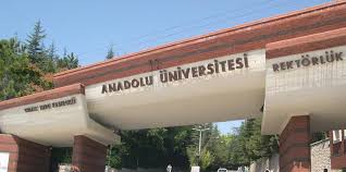 Açıköğretim fakültesi dahil edildiğinde 1 milyonun üzerinde öğrencisi bulunmaktadır. Anadolu Universitesi Hakkinda Bilgiler Remzi Hoca