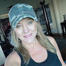 You vs You: 12 Ways to Kick Your Own Ass and Win : Cahill, Todd: Amazon.ie:  Books