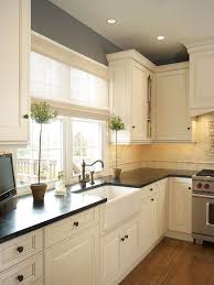 Traditional Kitchen With Luxor Gold Honed Square Pattern Mesh Mounted Limestone Mosaic Tiles Lim Cocinas De Casa Diseno Muebles De Cocina Decoracion De Cocina