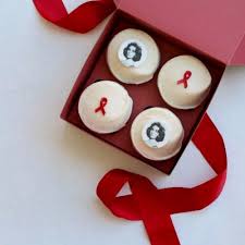 Sprinkles Raises Money For Elizabeth Taylor Foundation With Red Velvet Cupcakes Red Velvet Cupcakes Sprinkles Red Velvet Cupcake Recipe Sprinkle Cupcakes