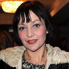 Fashion designer Pearl Lowe to have fifth child with Supergrass drummer  Danny Goffey