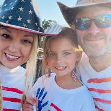One took his beer, the other took him to a Backstreet Boys concert 💀🍻 Rob  Pelinka really treatin' Luka right 💜💛