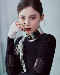 Gǔlìnàzhāer bàihétíyàer, sinh ngày 2 tháng 5 năm 1992), thường được biết đến với tên bính âm họ là guli nazha ở nước ngoài và cổ lực na trát. Cháº³ng Cáº§n Son Pháº¥n Ä'áº­m Ä'a Cá»• Lá»±c Na Trat CÅ©ng Khiáº¿n Dan Tinh Báº¥n Loáº¡n Vi Nhan Sáº¯c Qua Xinh Ä'áº¹p