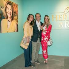 caraspresente Manuela, Manuel y Paula Arango en la exposición Temporal  “Colección Hermand Arango” en el Museo de Arte Popular.