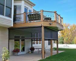 El segundo piso cuenta con tres dormitorios y un completo cuarto de baño,. 14 Ideas De Deck New Home Decoracion De Patio Patios Diseno De Terraza